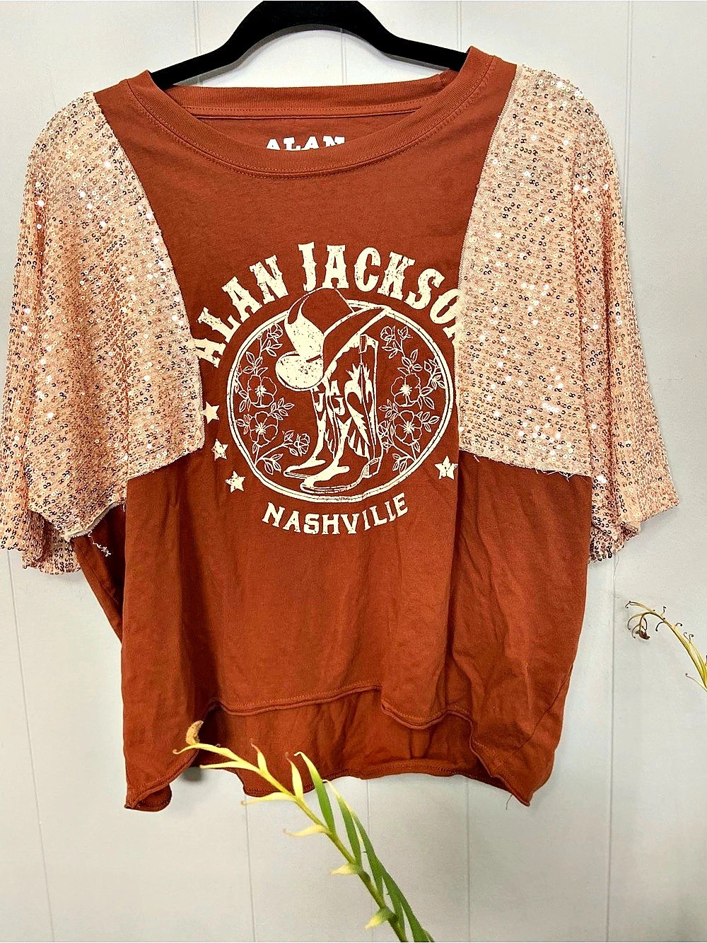 Alan Jackson Graphic Sequin Sleeve Top in Brown & Pink Size Large Like New